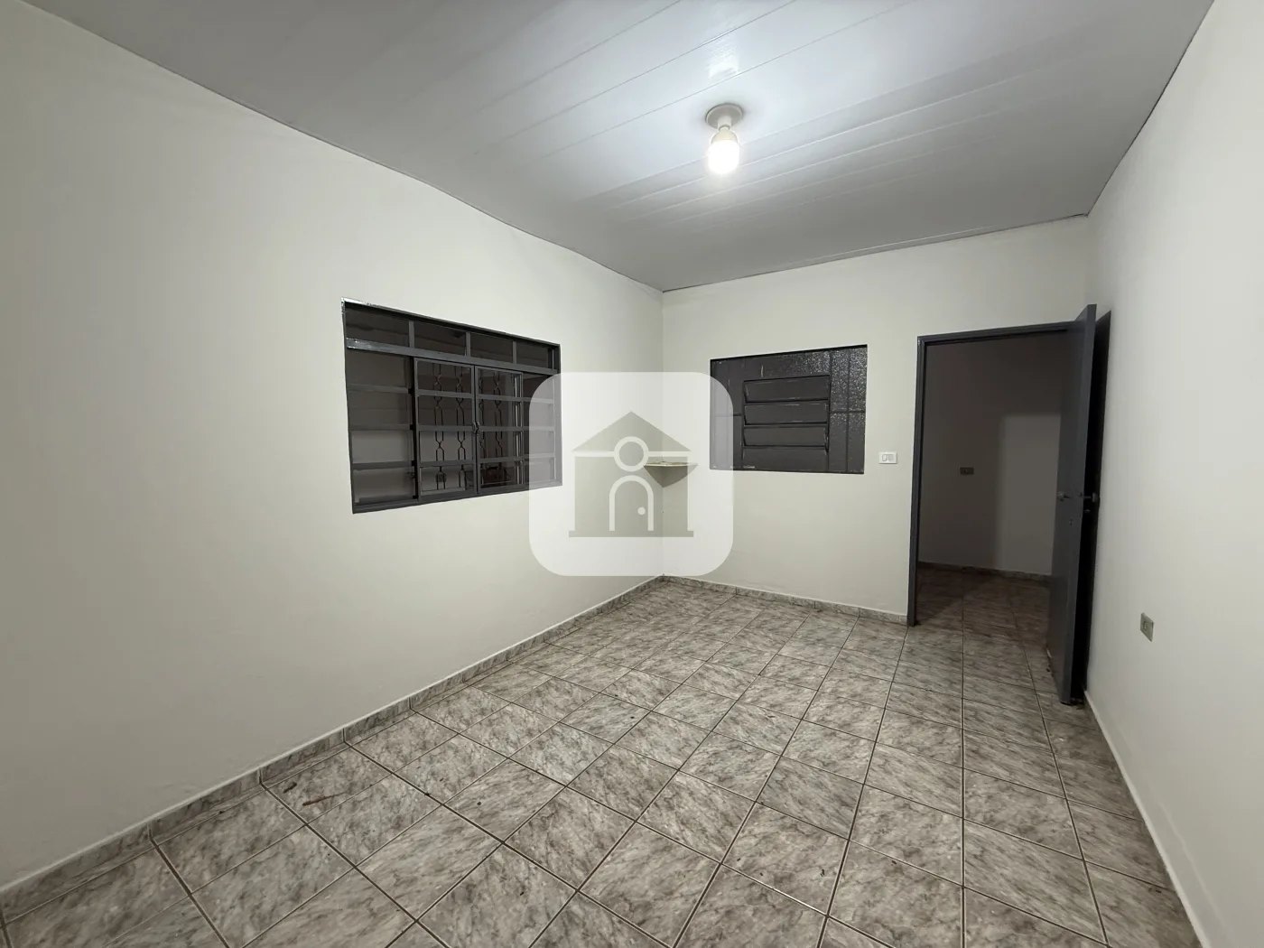 Alugar Casa / Padr&atilde;o em Uberl&acirc;ndia R$ 1.700,00 - Foto 4