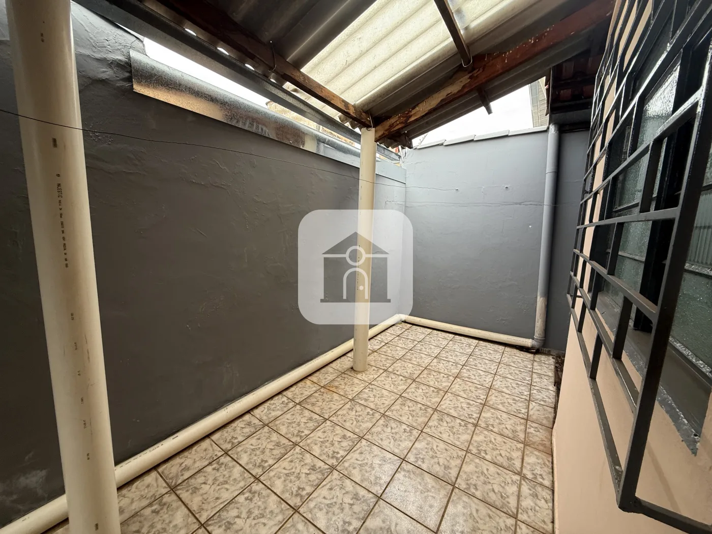 Alugar Casa / Padr&atilde;o em Uberl&acirc;ndia R$ 1.700,00 - Foto 1