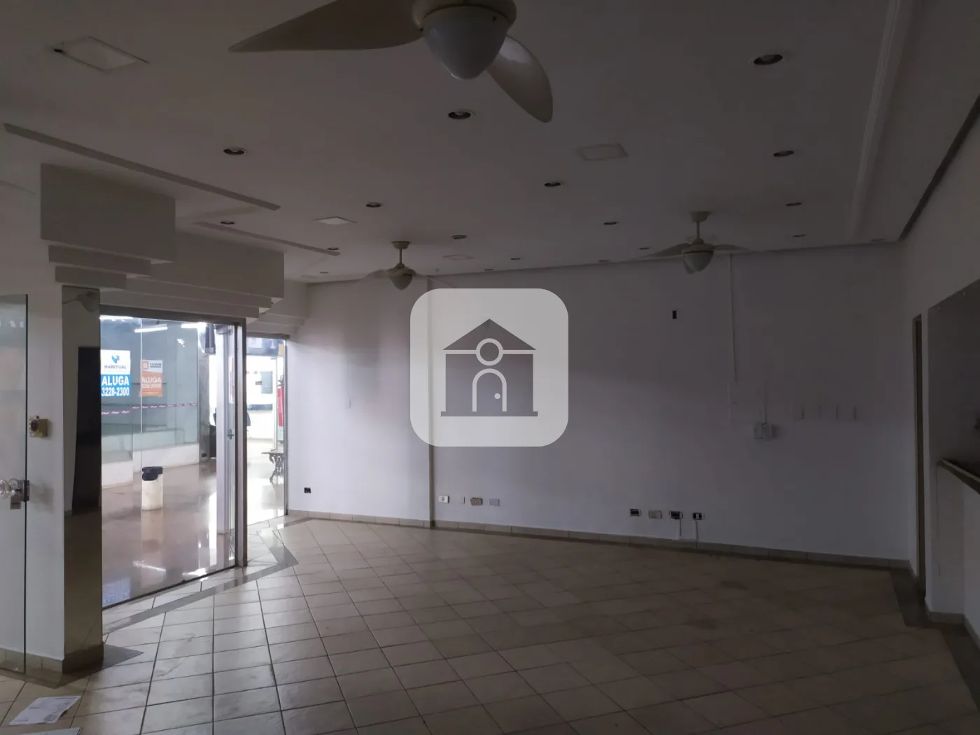 Alugar Comercial / Loja em Uberl&acirc;ndia R$ 1.400,00 - Foto 8