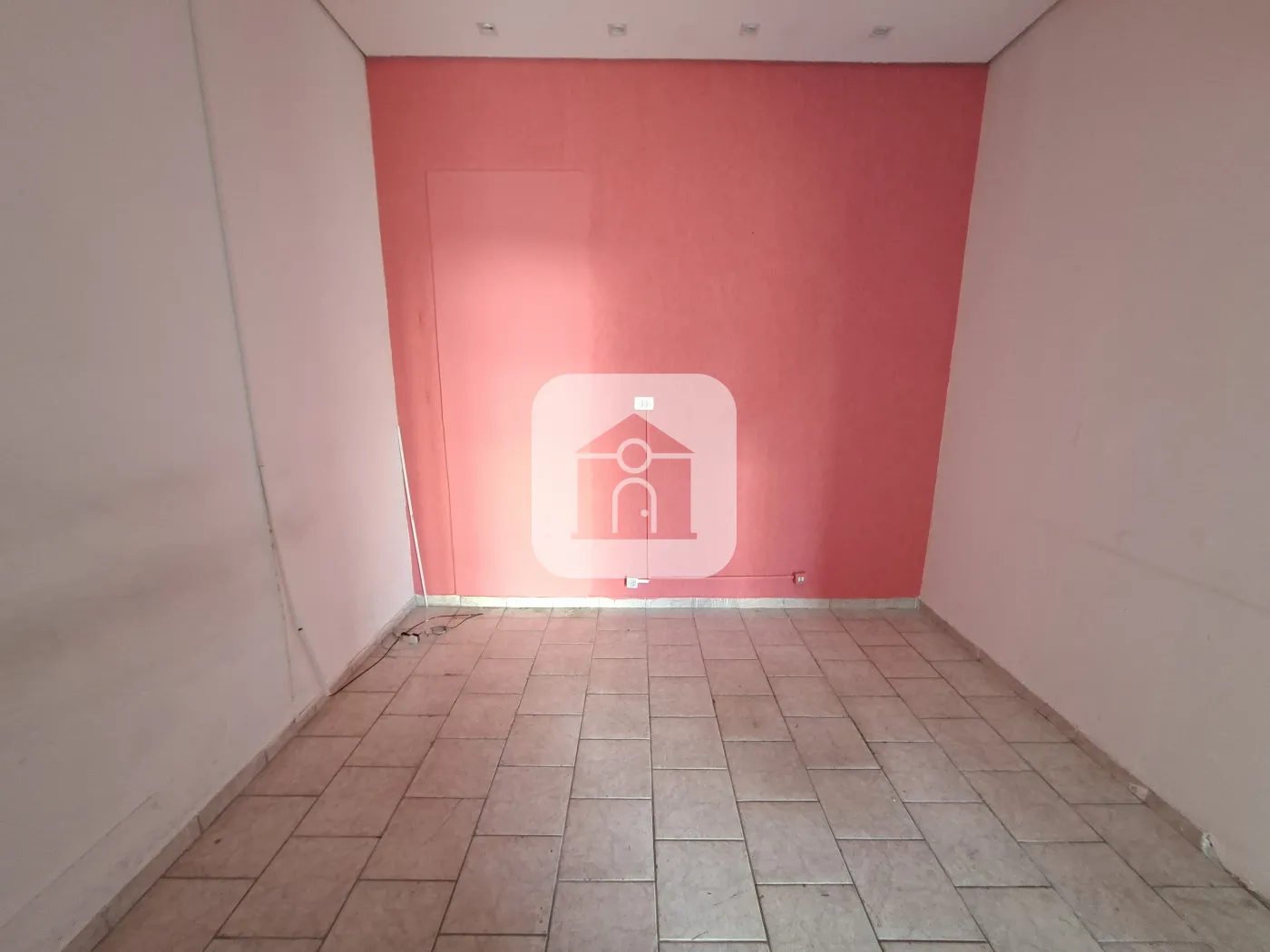 Alugar Comercial / Loja em Uberl&acirc;ndia R$ 1.600,00 - Foto 4