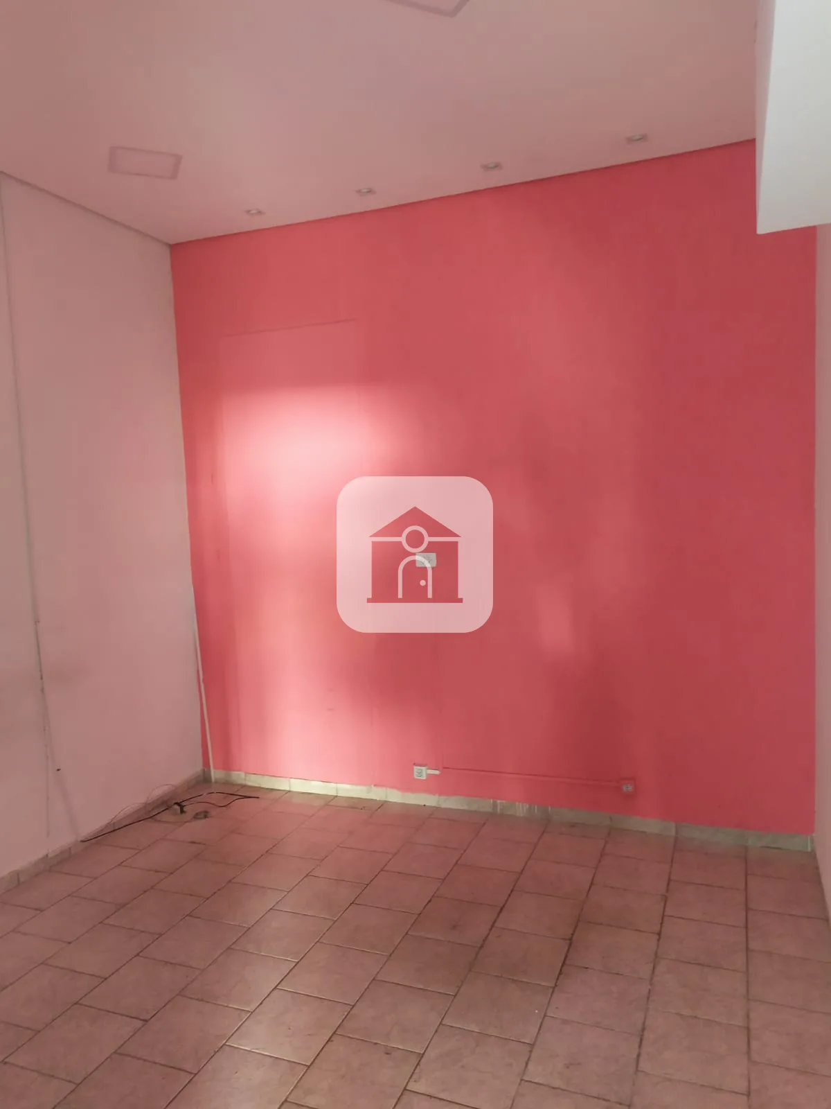 Alugar Comercial / Loja em Uberl&acirc;ndia R$ 1.600,00 - Foto 2