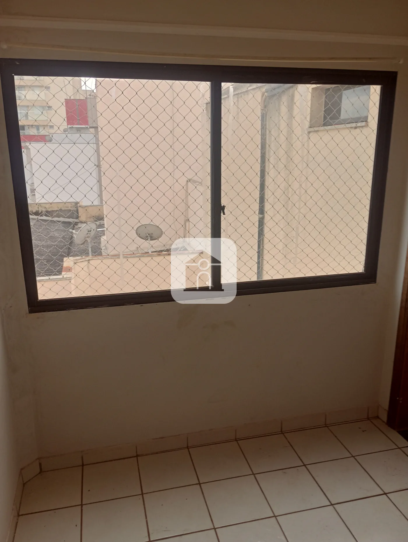 Alugar Apartamento / Padr&atilde;o em Uberlandia R$ 1.500,00 - Foto 4