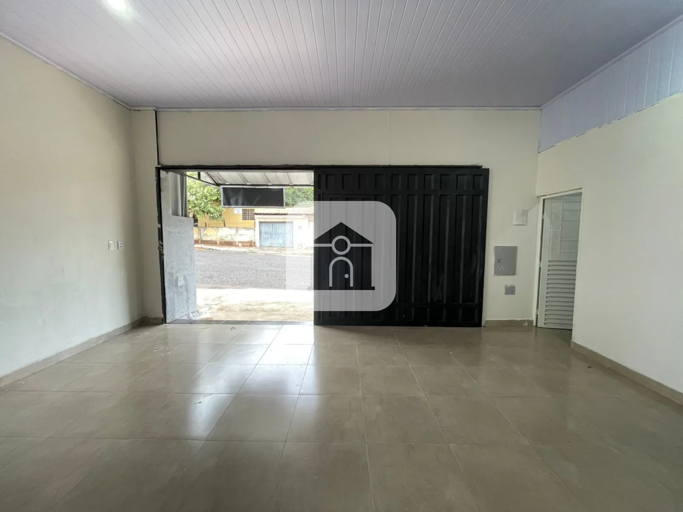 Alugar Comercial / C&ocirc;modo em Uberl&acirc;ndia R$ 1.300,00 - Foto 2