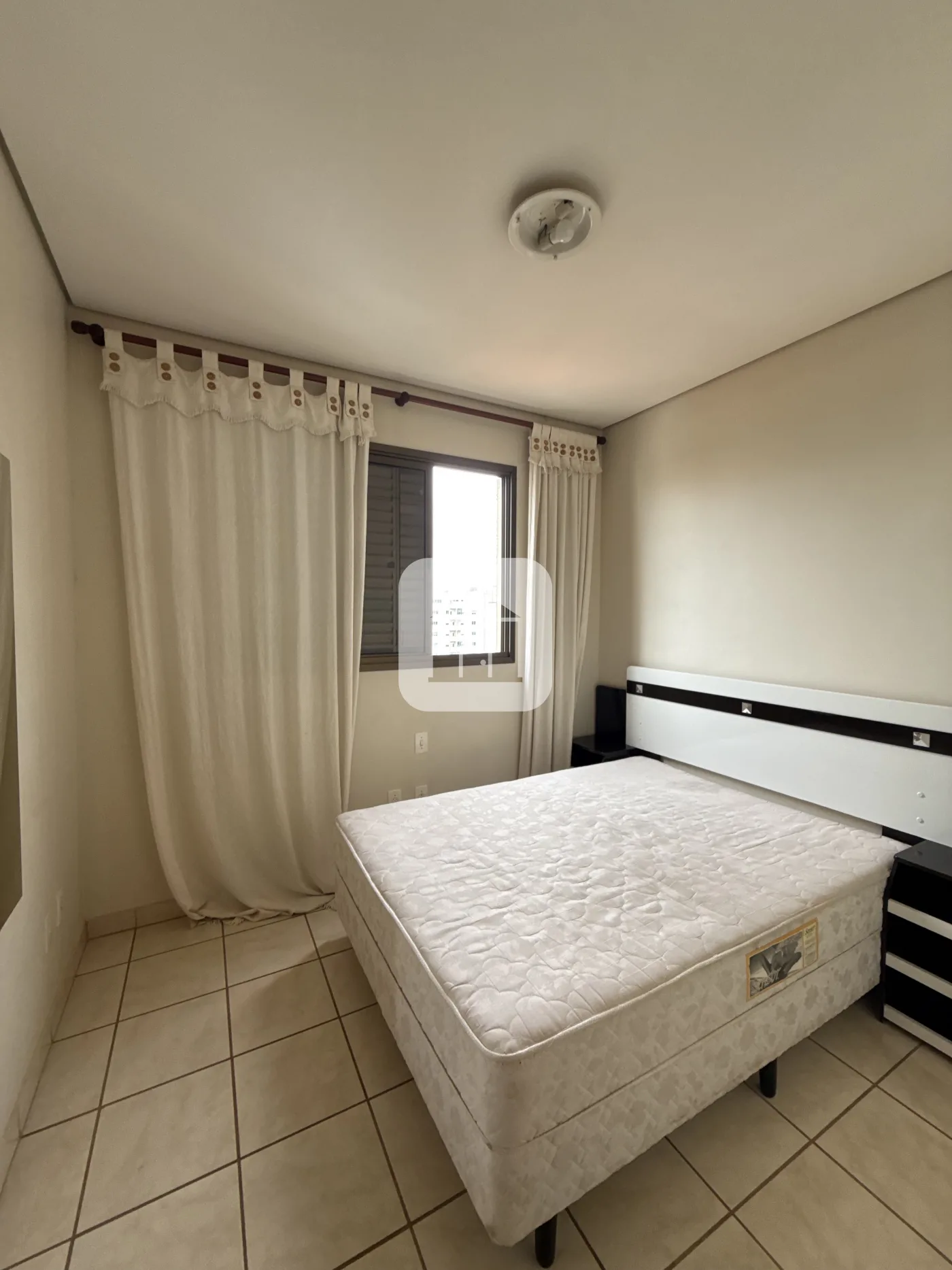 Alugar Apartamento / Padr&atilde;o em Uberlandia R$ 2.200,00 - Foto 9