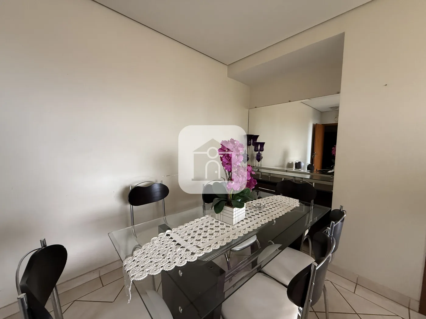 Alugar Apartamento / Padr&atilde;o em Uberlandia R$ 2.200,00 - Foto 3