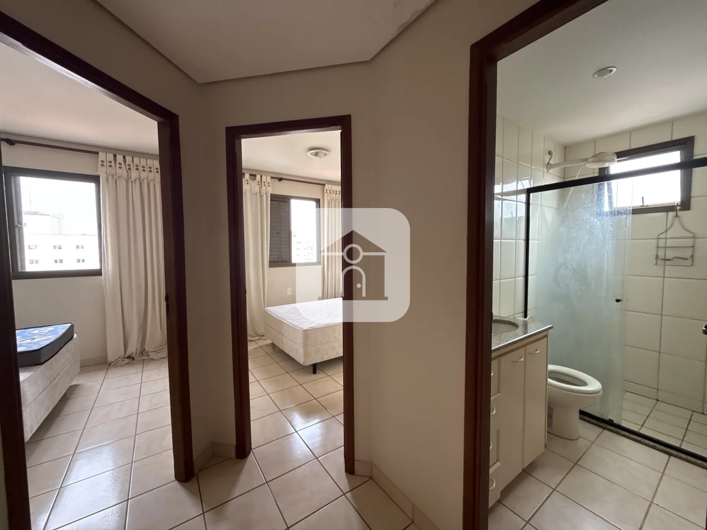 Alugar Apartamento / Padr&atilde;o em Uberlandia R$ 2.200,00 - Foto 8