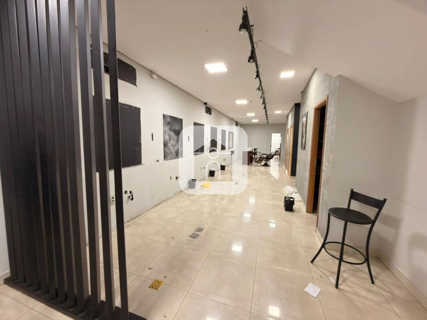 Alugar Comercial / Loja Condom&iacute;nio em Uberl&acirc;ndia R$ 8.000,00 - Foto 1