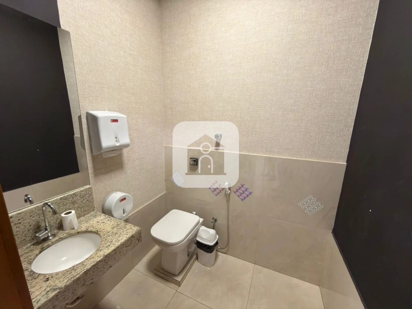 Alugar Comercial / Loja Condom&iacute;nio em Uberl&acirc;ndia R$ 8.000,00 - Foto 6