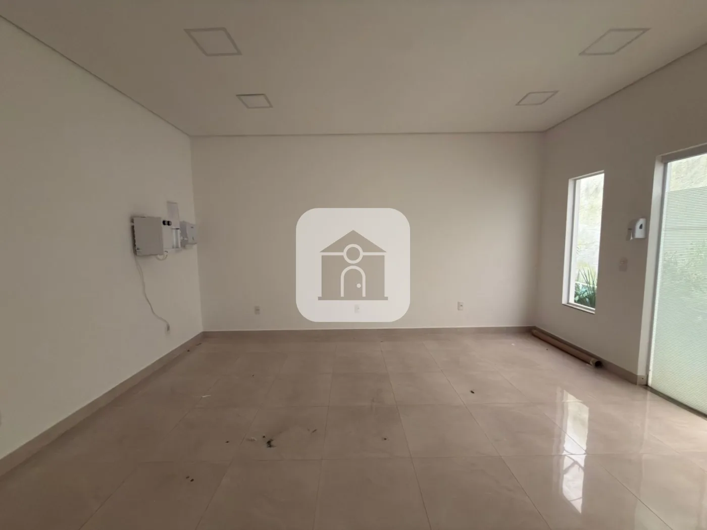 Alugar Comercial / Sala Comercial Condom&iacute;nio em Uberl&acirc;ndia R$ 1.600,00 - Foto 1