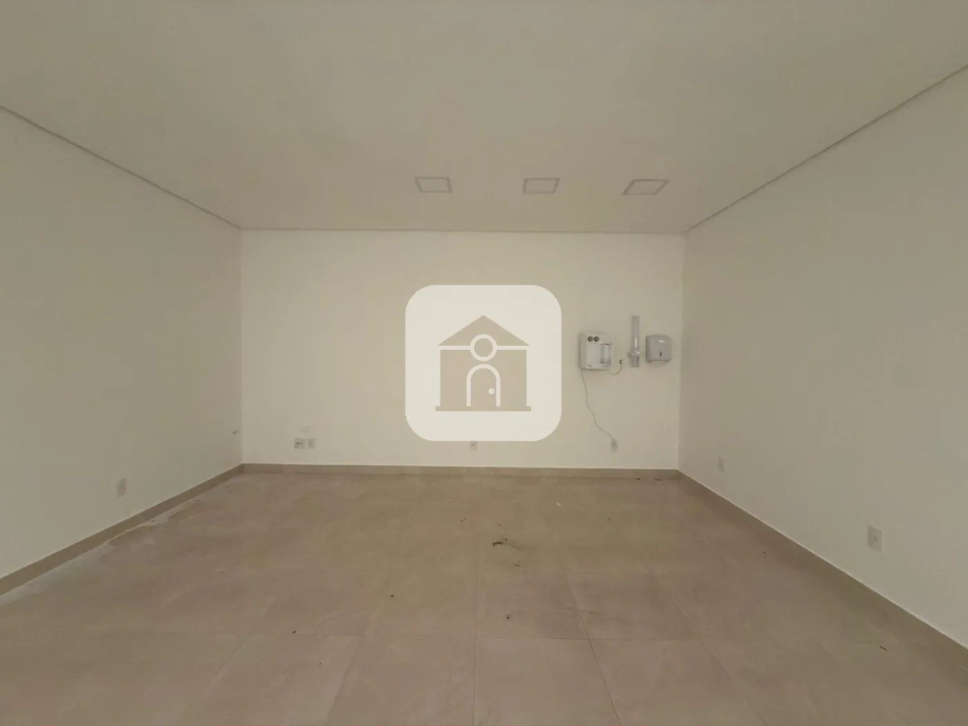 Alugar Comercial / Sala Comercial Condom&iacute;nio em Uberl&acirc;ndia R$ 1.600,00 - Foto 2