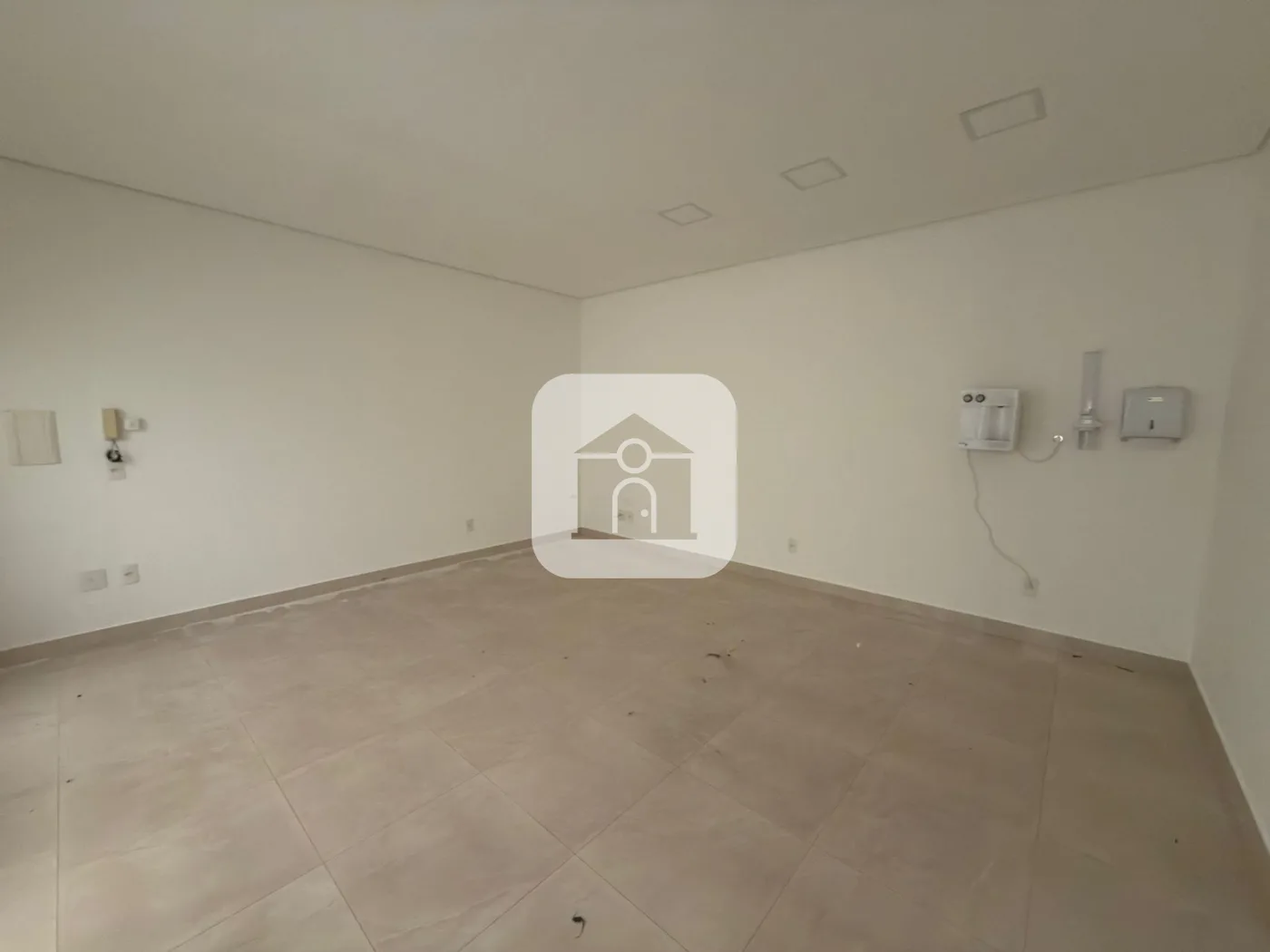 Alugar Comercial / Sala Comercial Condom&iacute;nio em Uberl&acirc;ndia R$ 1.600,00 - Foto 3