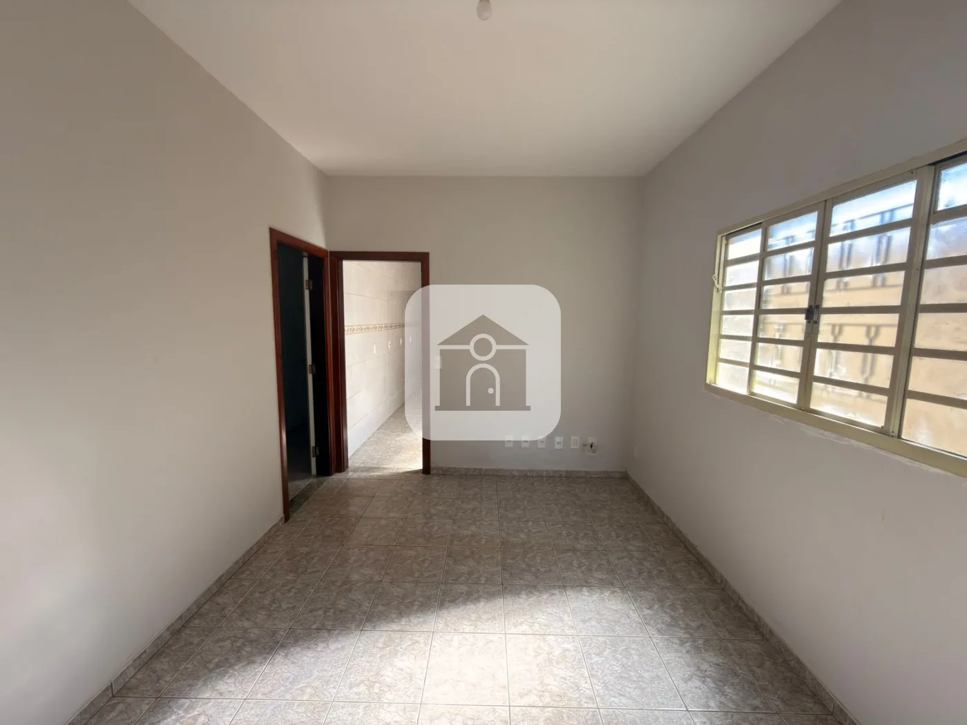 Alugar Casa / Padr&atilde;o em Uberl&acirc;ndia R$ 2.200,00 - Foto 2
