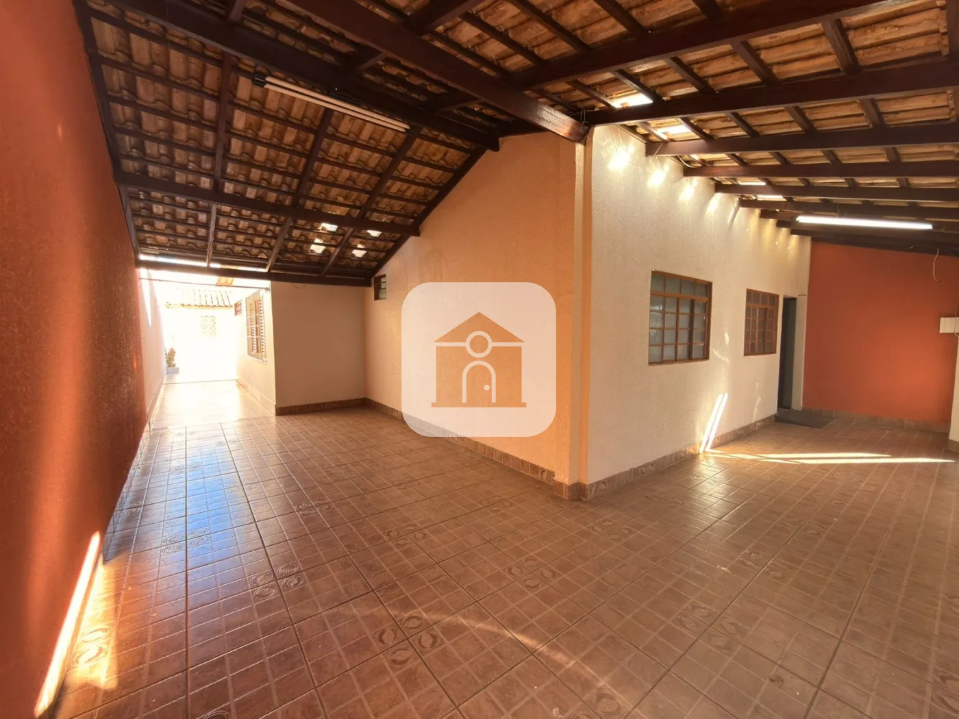 Alugar Casa / Padr&atilde;o em Uberl&acirc;ndia R$ 3.200,00 - Foto 1