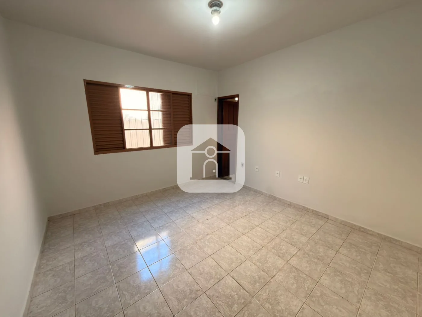 Alugar Casa / Padr&atilde;o em Uberl&acirc;ndia R$ 3.200,00 - Foto 8