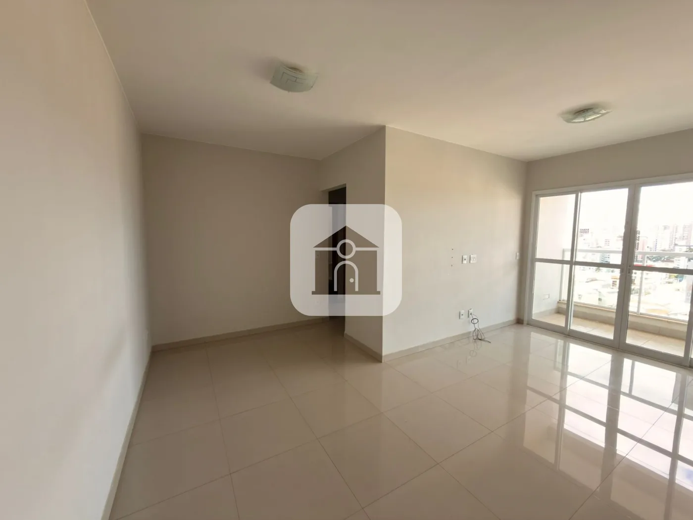 Alugar Apartamento / Padr&atilde;o em Uberlandia R$ 2.600,00 - Foto 2