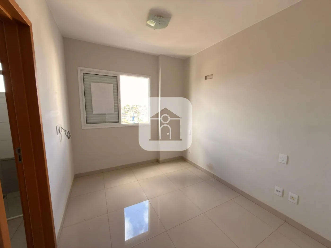 Alugar Apartamento / Padr&atilde;o em Uberlandia R$ 2.600,00 - Foto 13