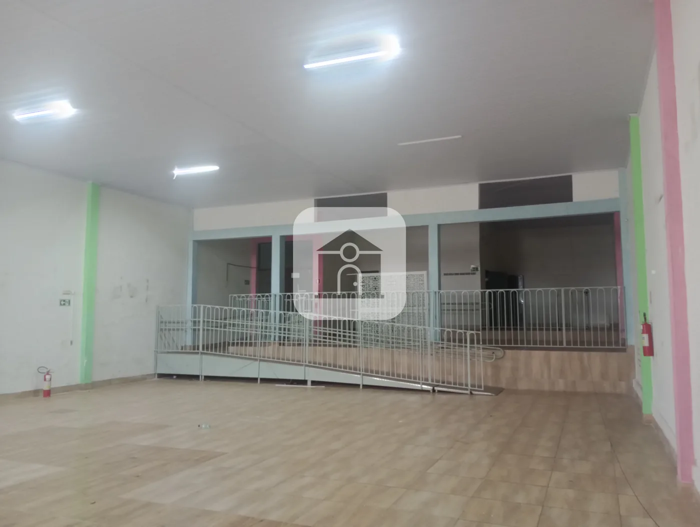 Alugar Comercial / Galp&atilde;o em Uberl&acirc;ndia R$ 6.500,00 - Foto 1