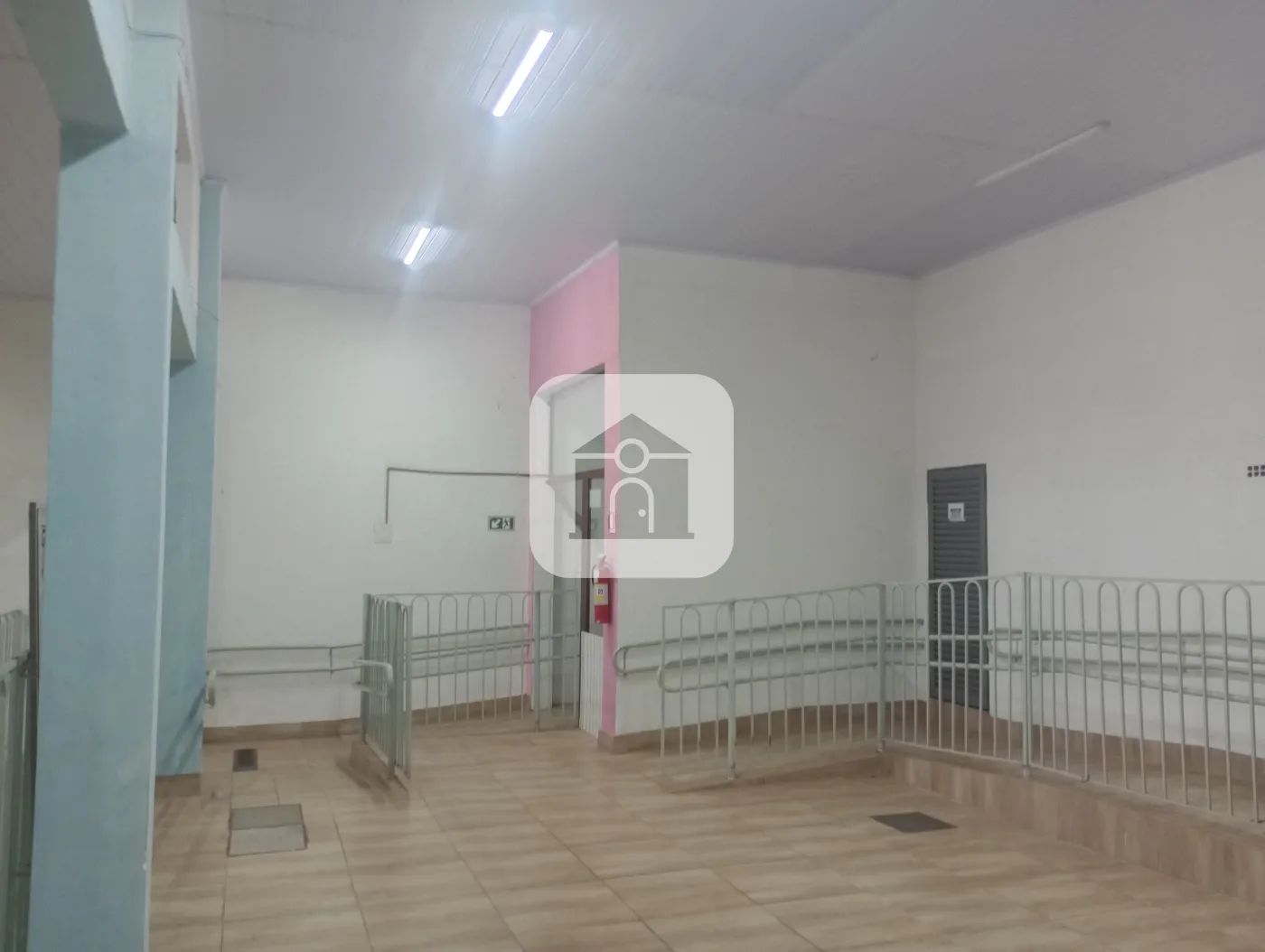 Alugar Comercial / Galp&atilde;o em Uberl&acirc;ndia R$ 6.500,00 - Foto 5