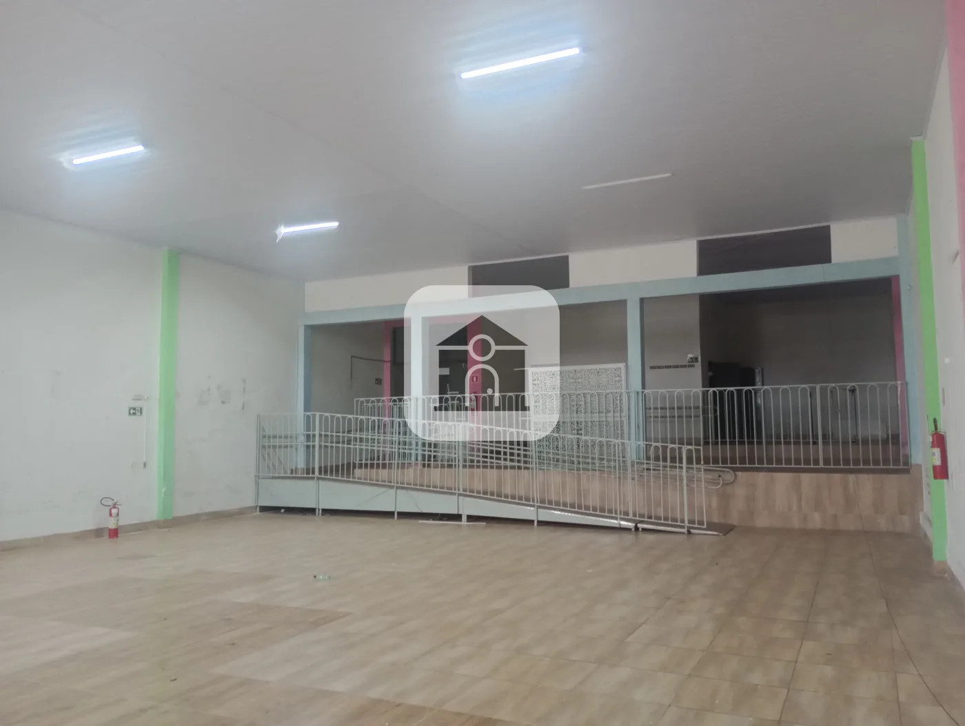 Alugar Comercial / Galp&atilde;o em Uberl&acirc;ndia R$ 6.500,00 - Foto 3