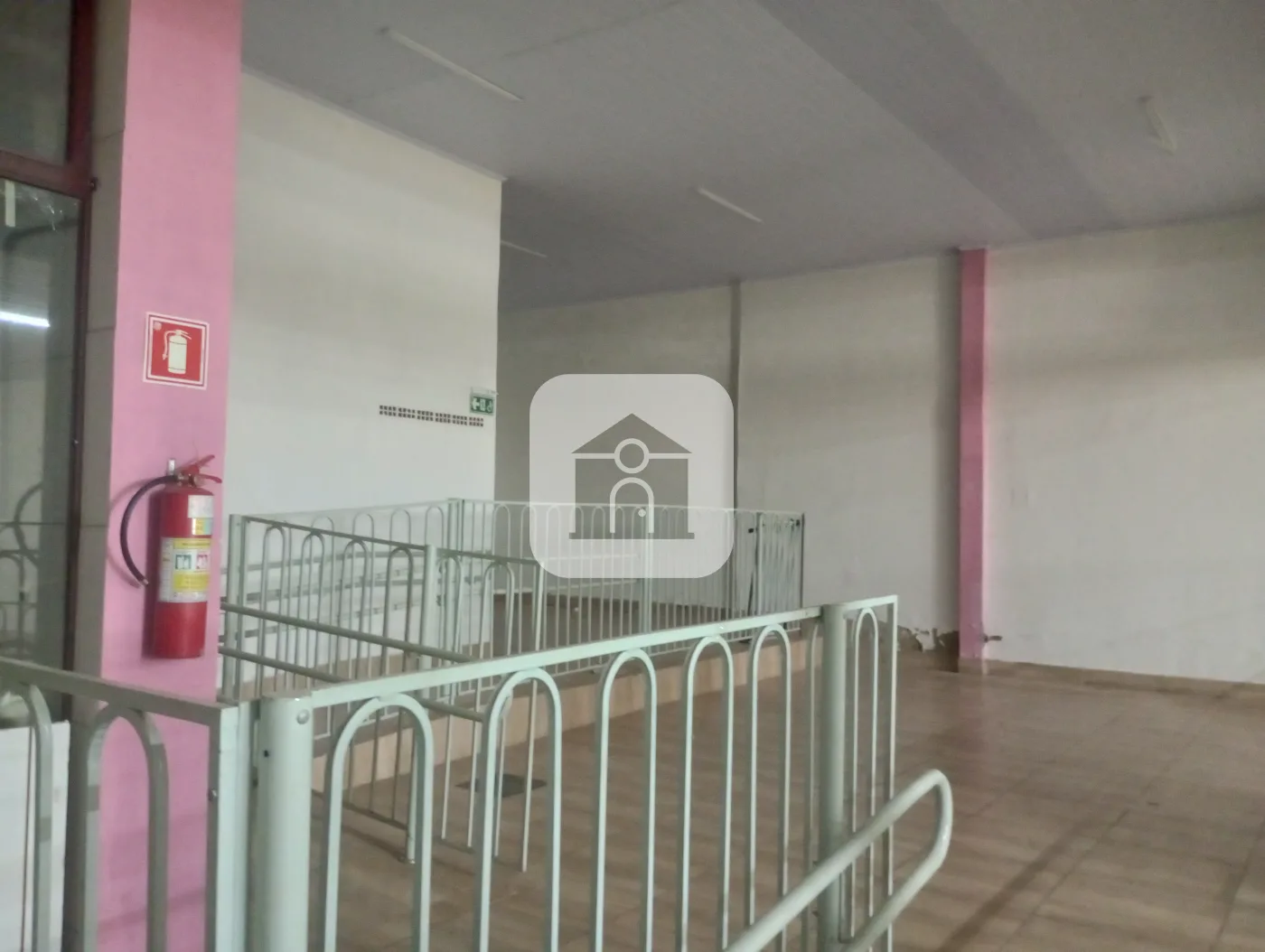 Alugar Comercial / Galp&atilde;o em Uberl&acirc;ndia R$ 6.500,00 - Foto 4