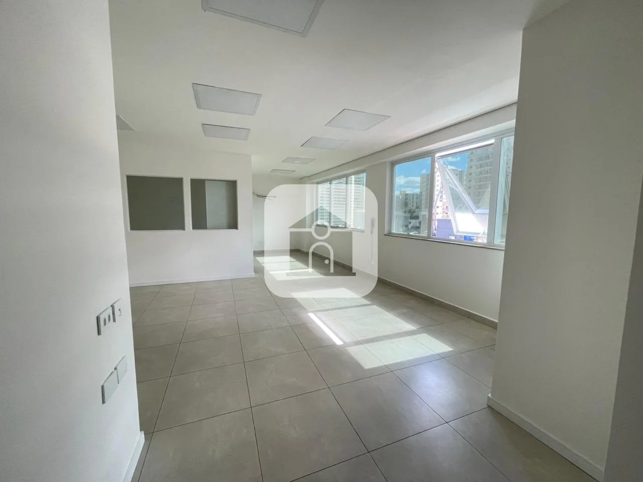 Alugar Comercial / Sala Comercial Condom&iacute;nio em Uberlandia R$ 3.500,00 - Foto 1