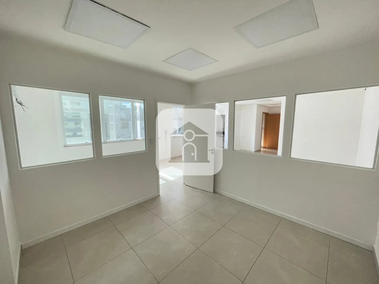 Alugar Comercial / Sala Comercial Condom&iacute;nio em Uberlandia R$ 3.500,00 - Foto 8