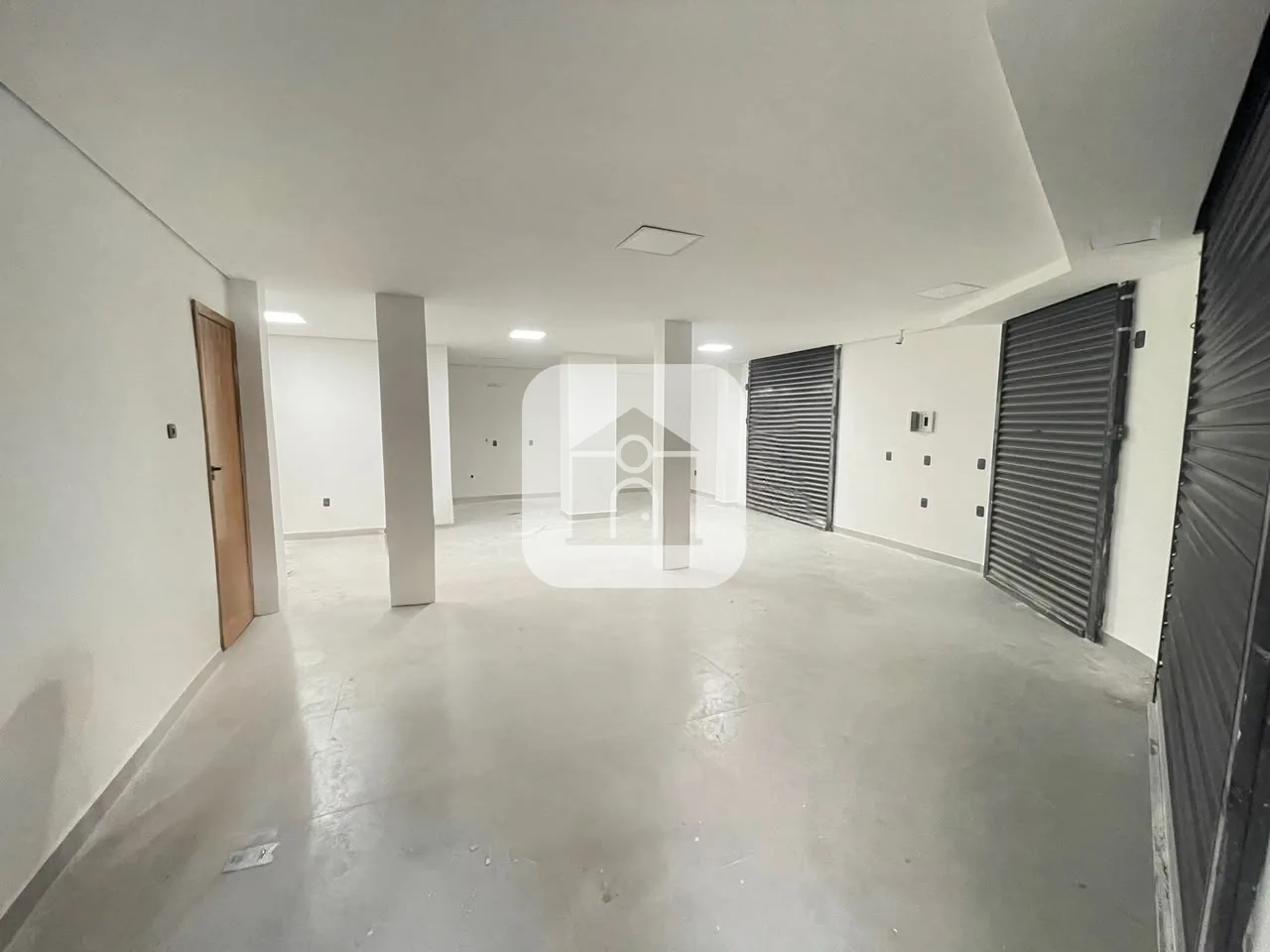 Alugar Comercial / Loja em Uberl&acirc;ndia R$ 4.500,00 - Foto 1