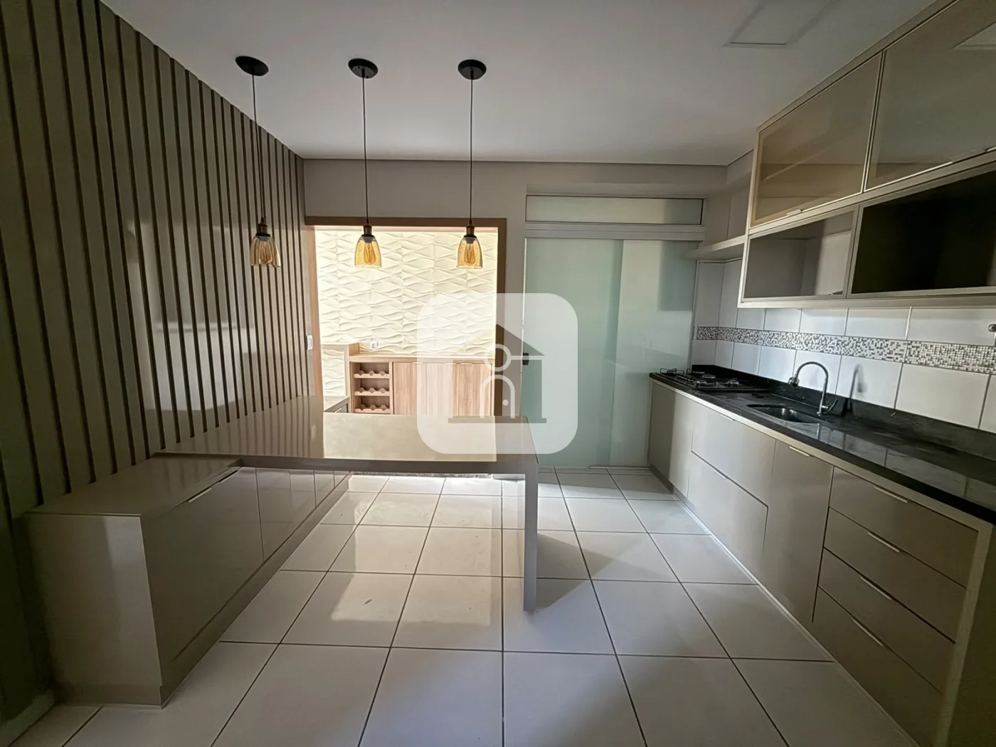 Alugar Apartamento / Padr&atilde;o em Uberlandia R$ 2.200,00 - Foto 2