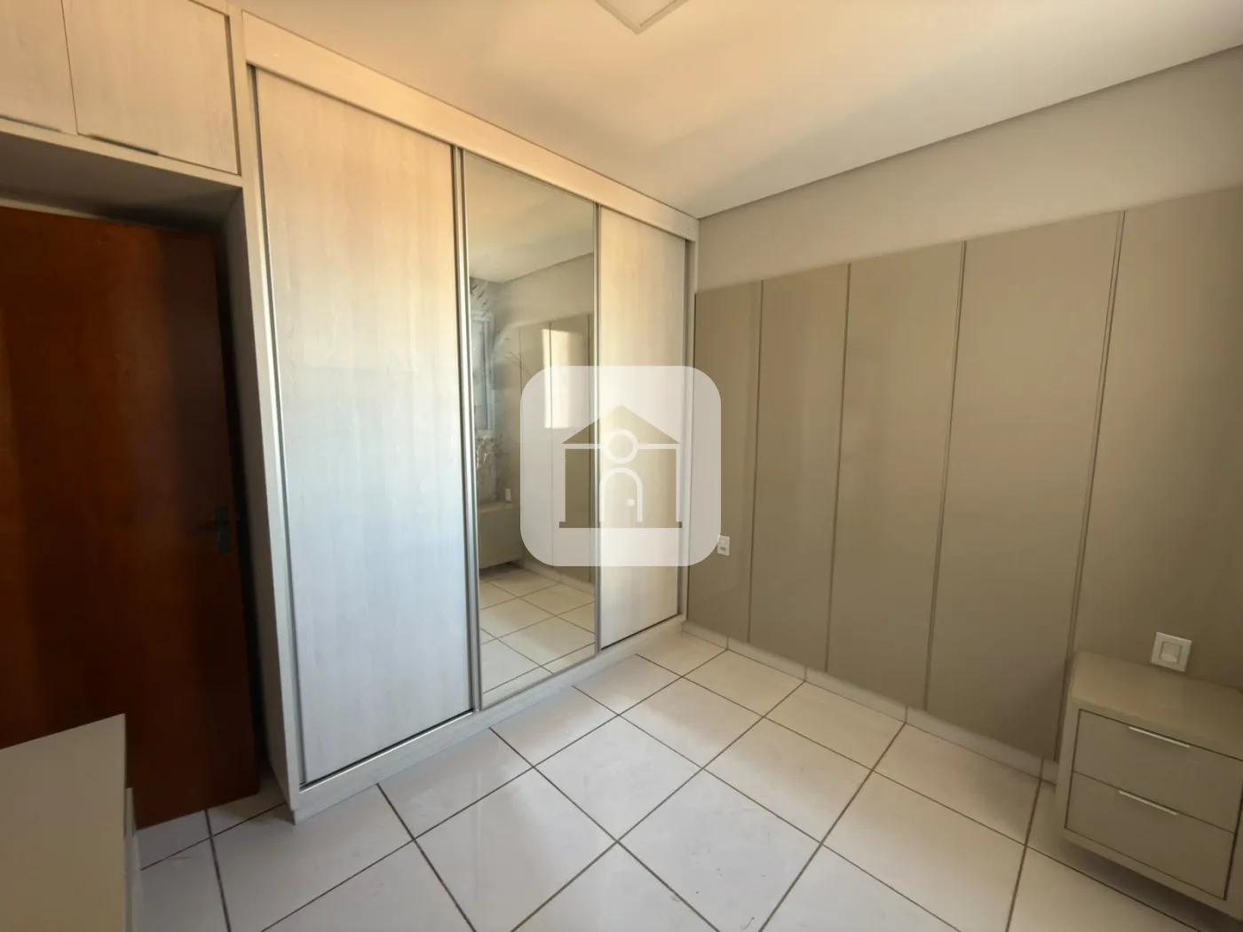 Alugar Apartamento / Padr&atilde;o em Uberlandia R$ 2.200,00 - Foto 11