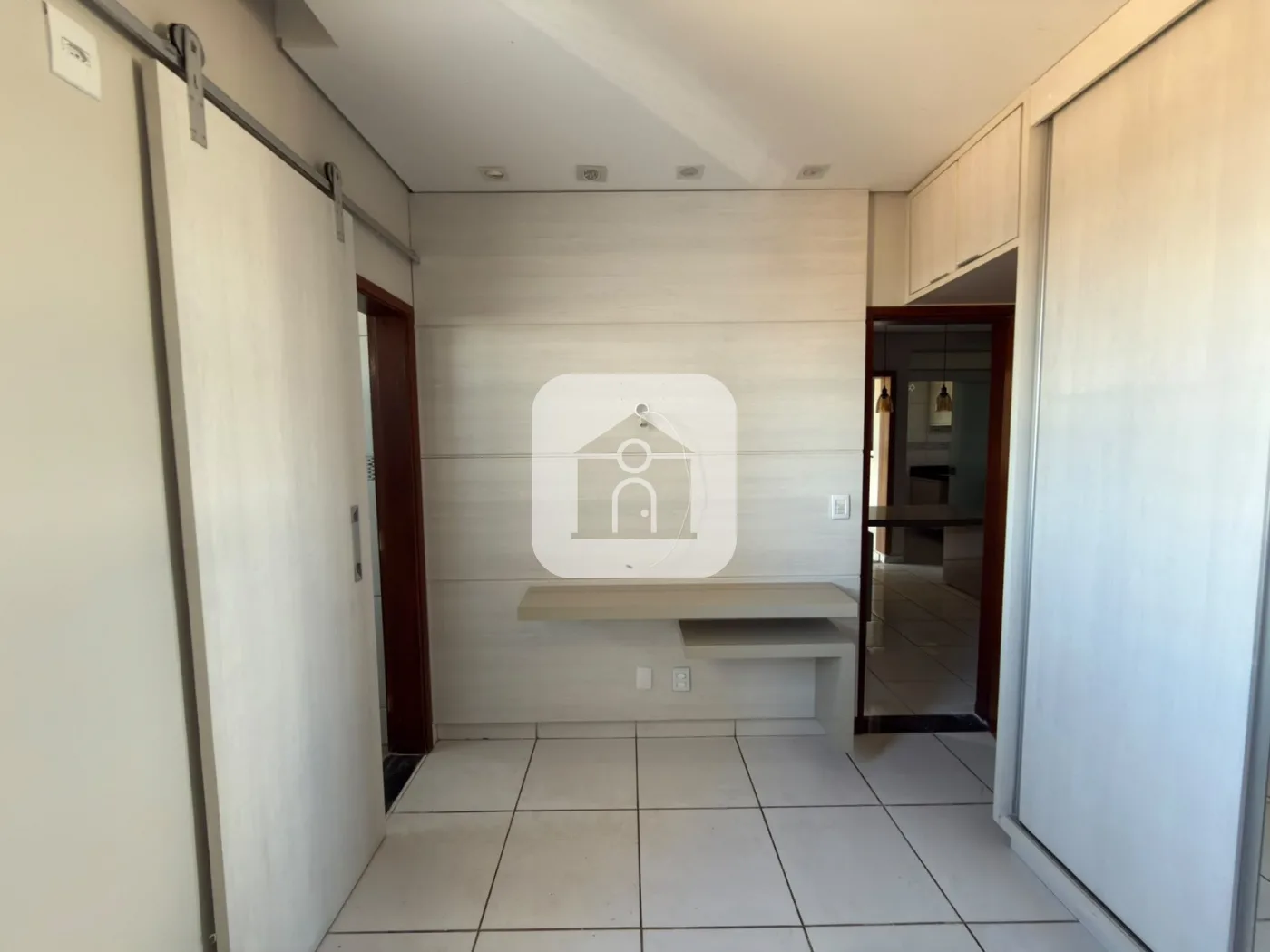 Alugar Apartamento / Padr&atilde;o em Uberlandia R$ 2.200,00 - Foto 14