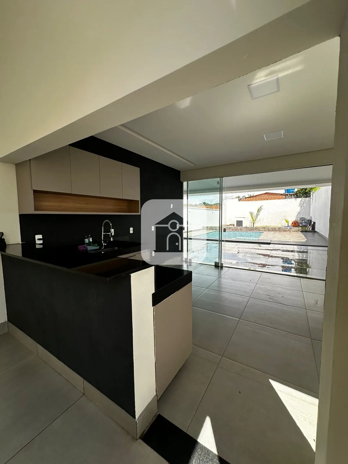 Alugar Casa / Padr&atilde;o em Uberl&acirc;ndia R$ 6.000,00 - Foto 4
