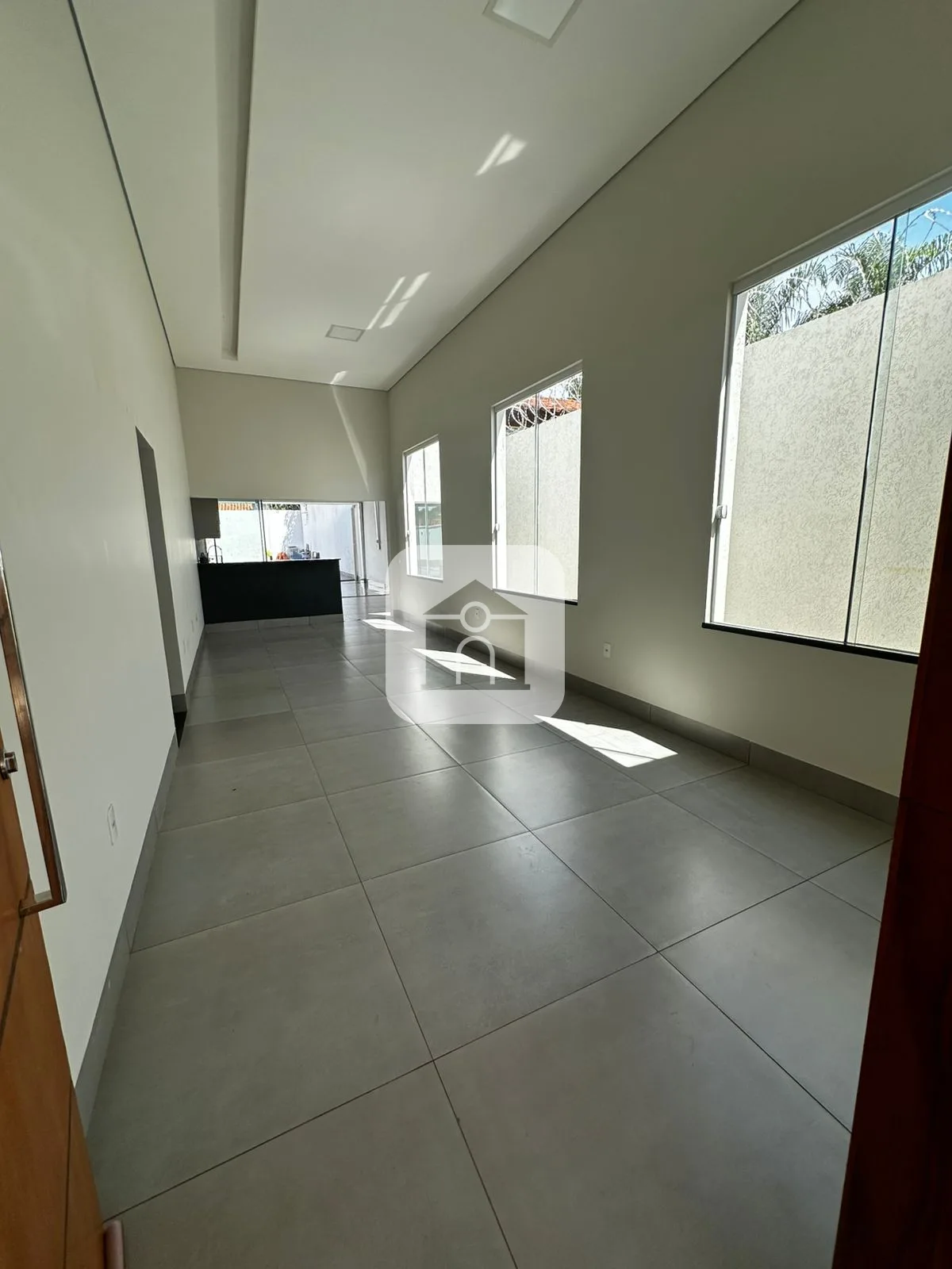 Alugar Casa / Padr&atilde;o em Uberl&acirc;ndia R$ 6.000,00 - Foto 2
