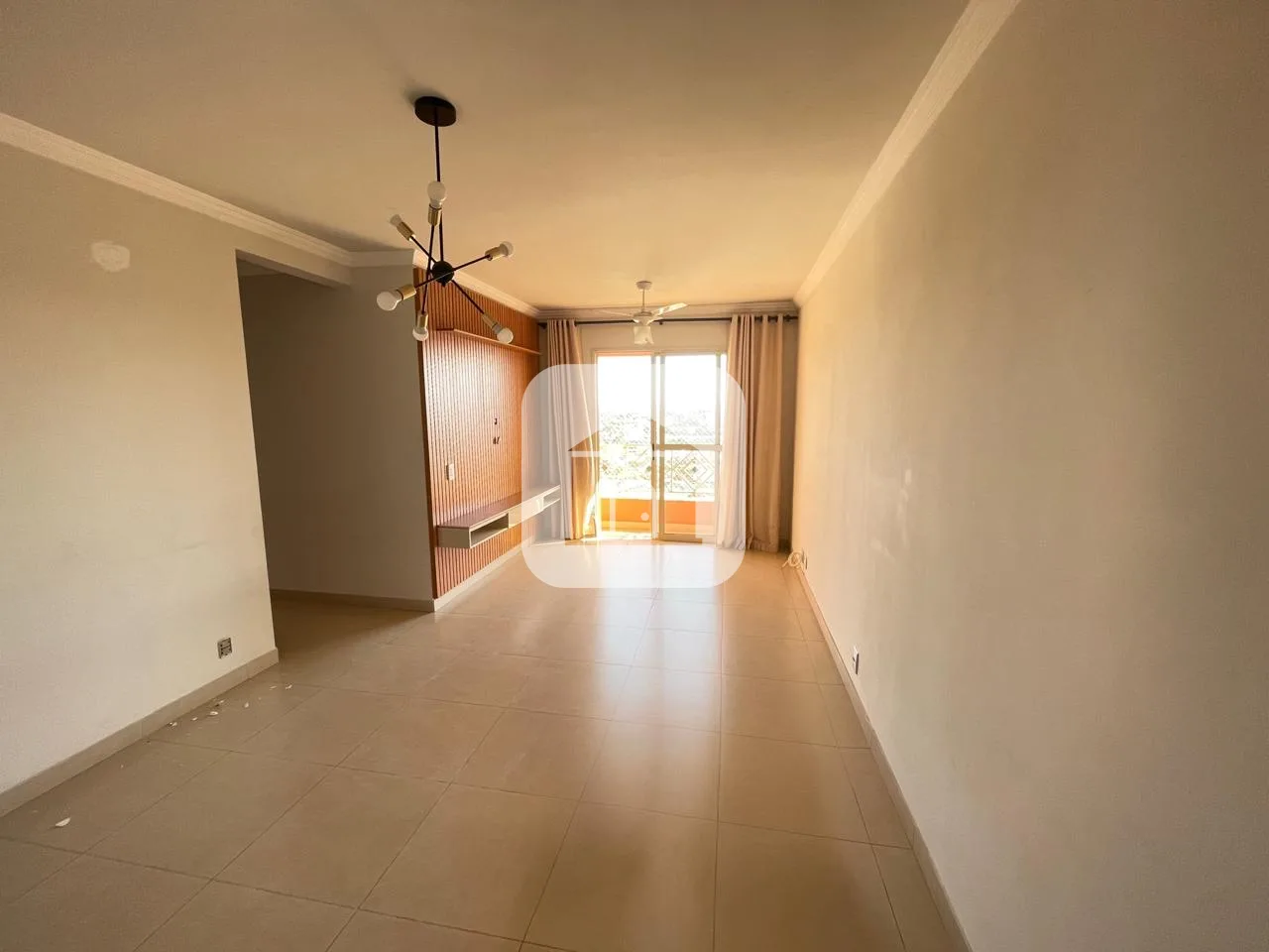 Alugar Apartamento / Padr&atilde;o em Uberlandia R$ 2.100,00 - Foto 1