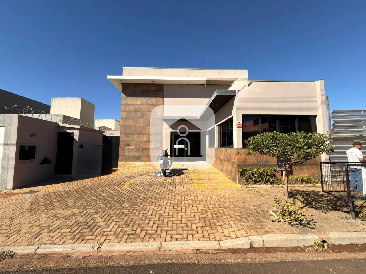 Alugar Comercial / Pr&eacute;dio em Uberl&acirc;ndia R$ 12.000,00 - Foto 1