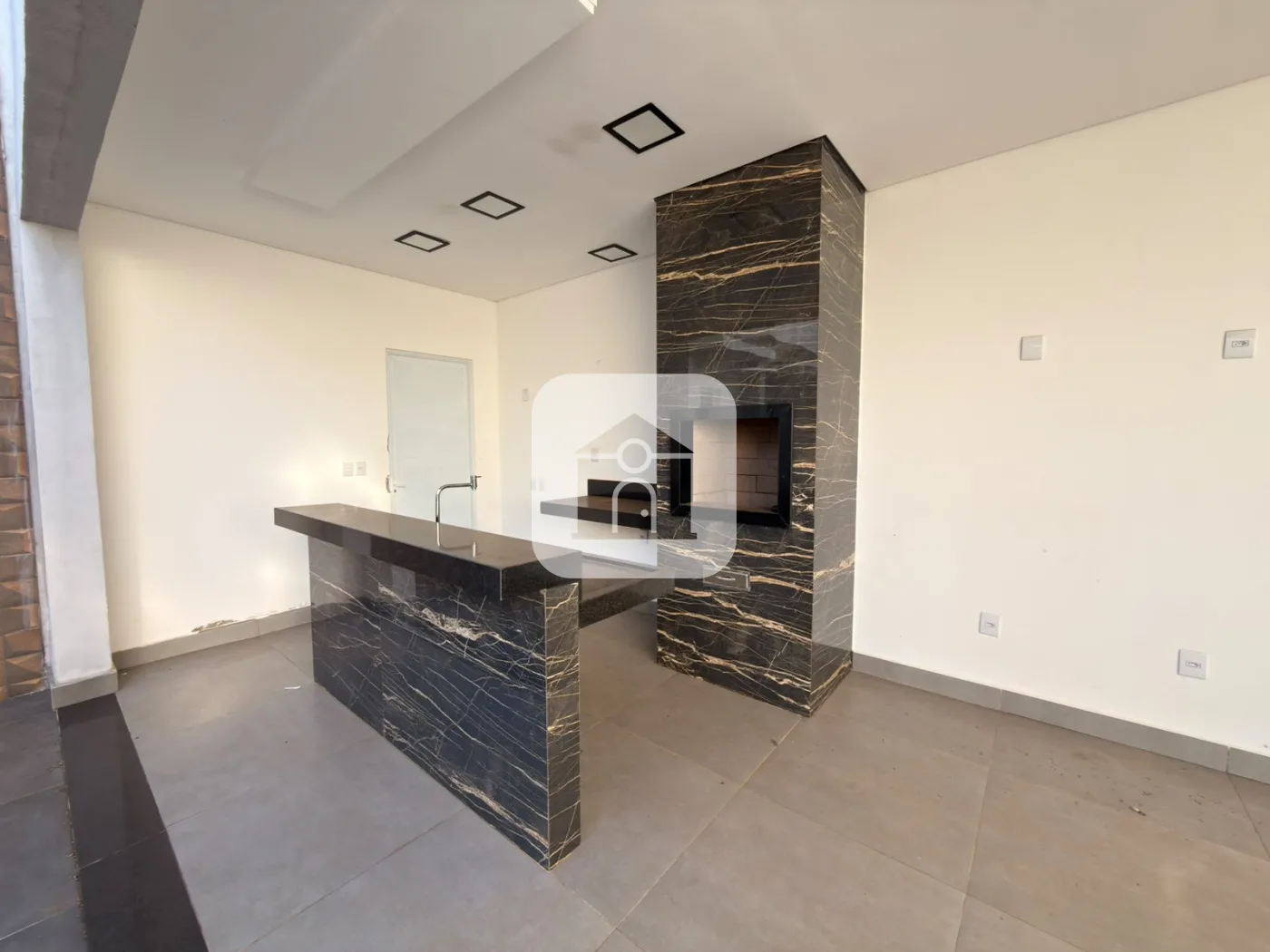 Alugar Casa / Padr&atilde;o em Uberl&acirc;ndia R$ 6.000,00 - Foto 3