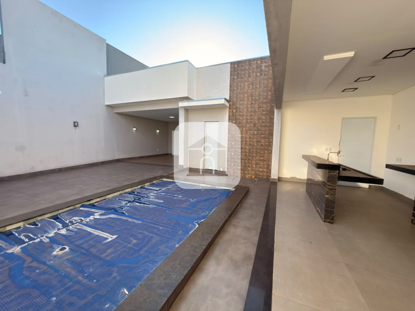 Alugar Casa / Padr&atilde;o em Uberl&acirc;ndia R$ 6.000,00 - Foto 4