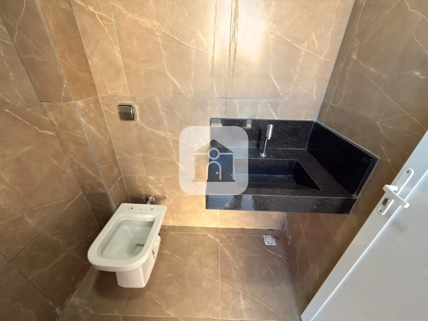 Alugar Casa / Padr&atilde;o em Uberl&acirc;ndia R$ 6.000,00 - Foto 24