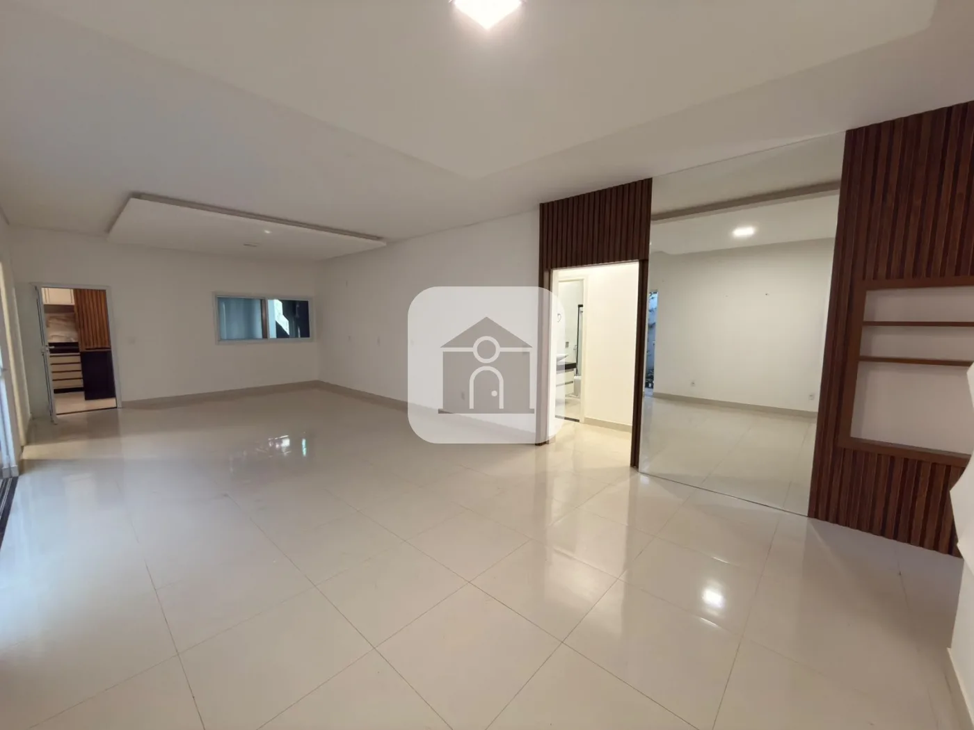 Alugar Casa / Padr&atilde;o em Uberl&acirc;ndia R$ 6.000,00 - Foto 6