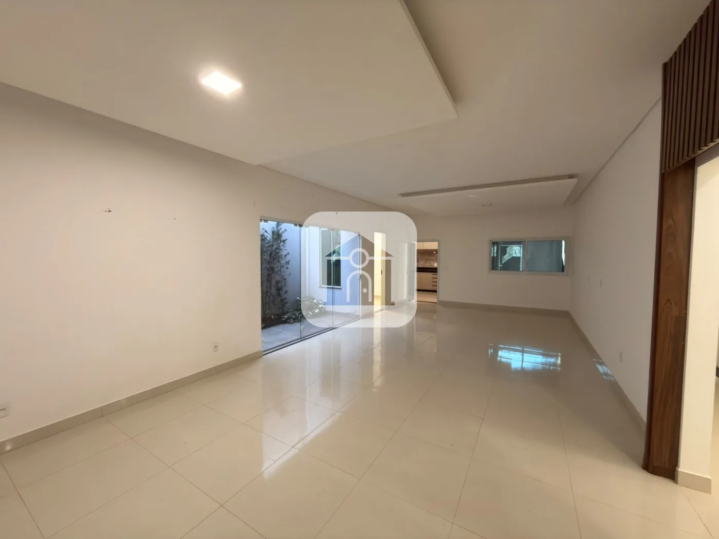 Alugar Casa / Padr&atilde;o em Uberl&acirc;ndia R$ 6.000,00 - Foto 7