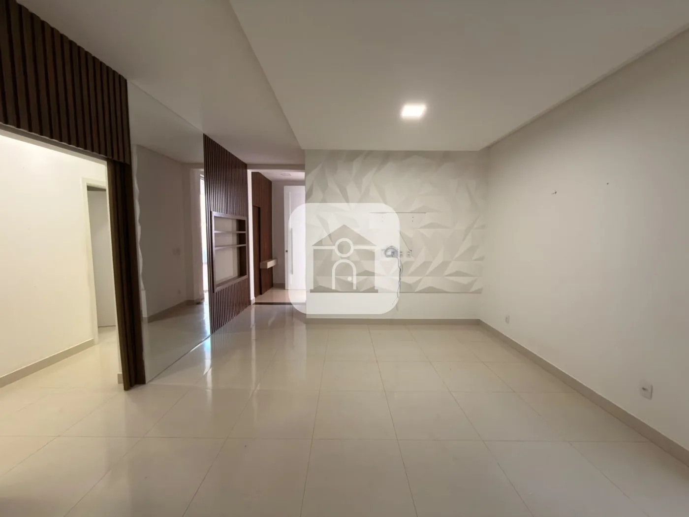 Alugar Casa / Padr&atilde;o em Uberl&acirc;ndia R$ 6.000,00 - Foto 8