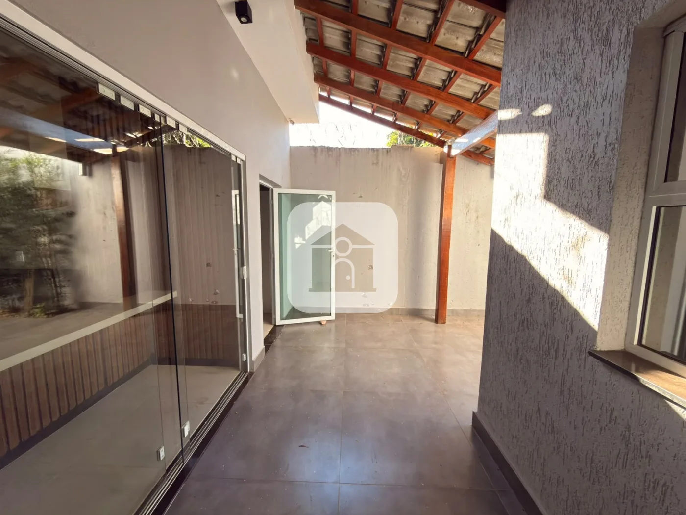 Alugar Casa / Padr&atilde;o em Uberl&acirc;ndia R$ 6.000,00 - Foto 31