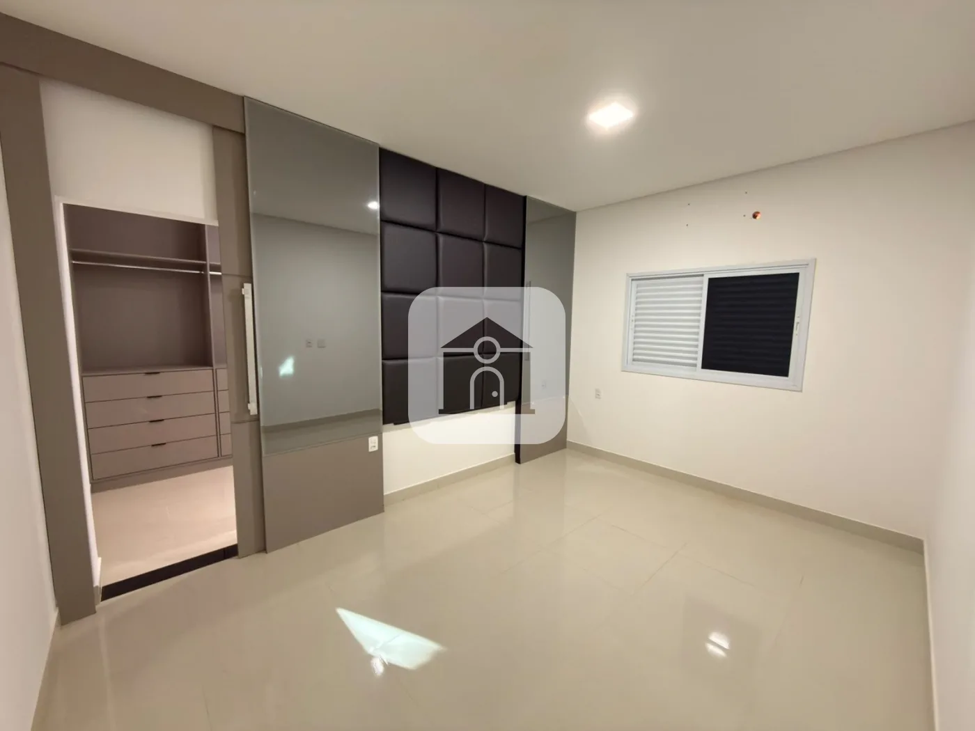 Alugar Casa / Padr&atilde;o em Uberl&acirc;ndia R$ 6.000,00 - Foto 17