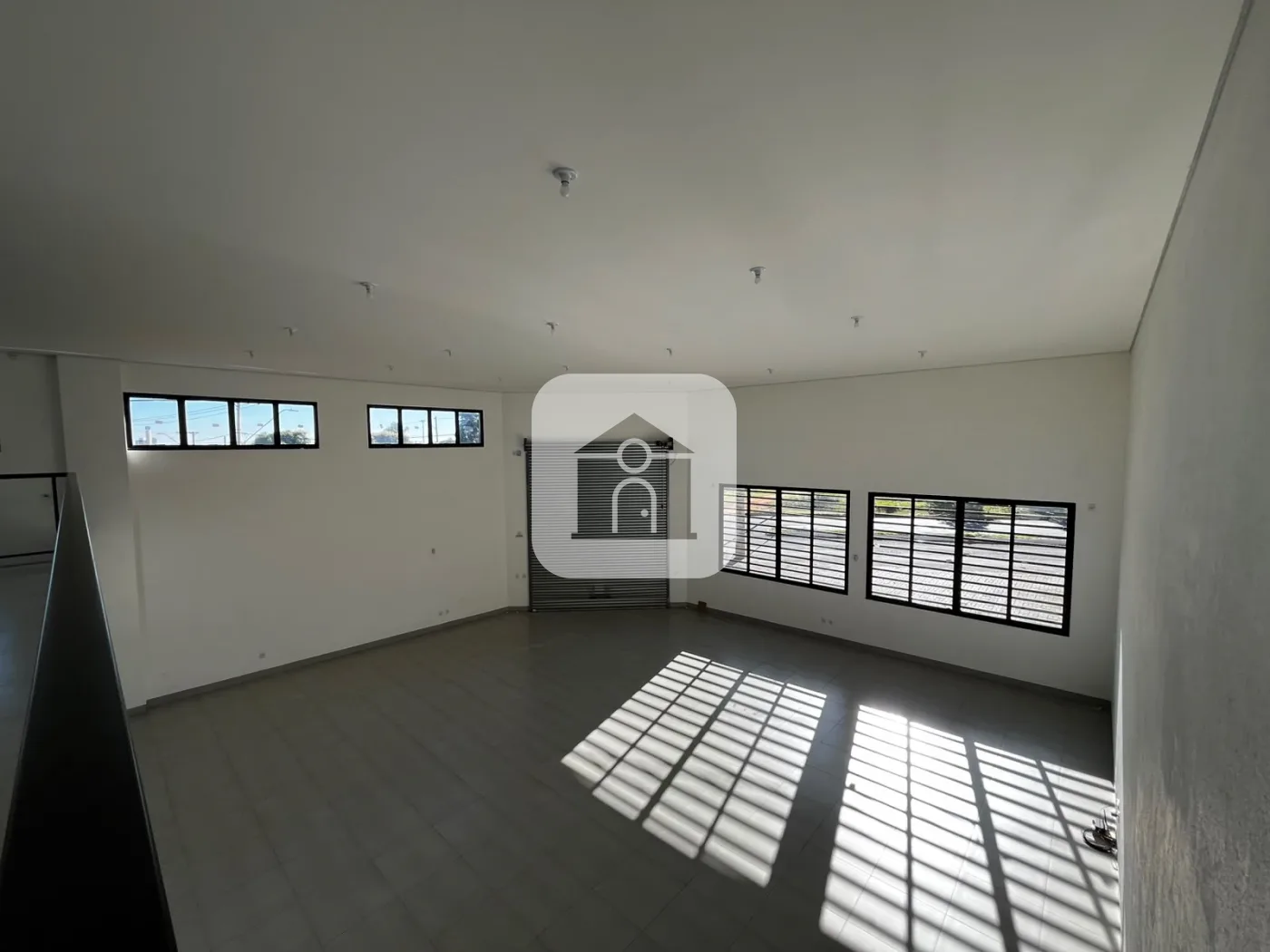 Alugar Comercial / Galp&atilde;o em Uberl&acirc;ndia R$ 7.000,00 - Foto 2