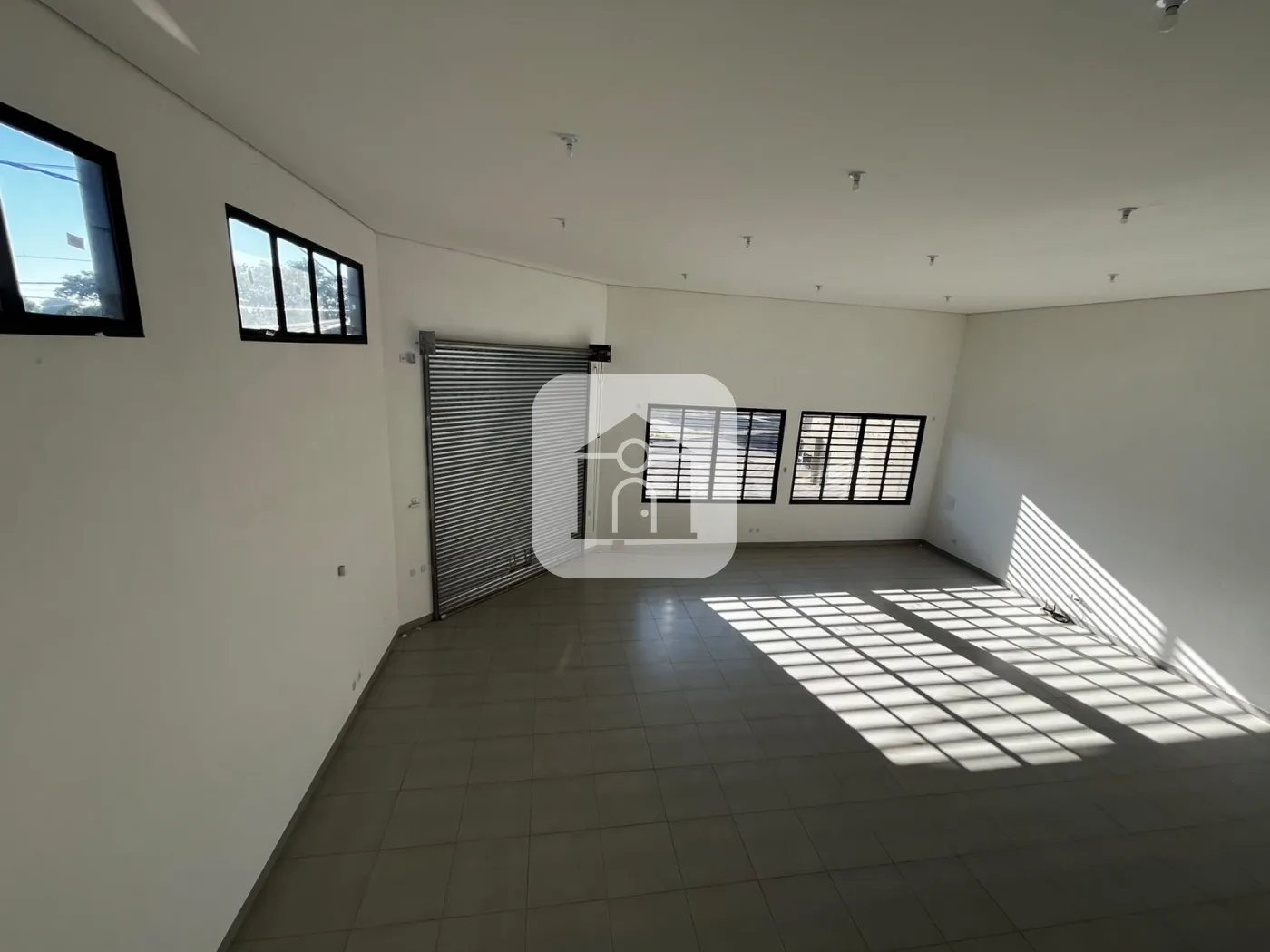 Alugar Comercial / Galp&atilde;o em Uberl&acirc;ndia R$ 7.000,00 - Foto 8
