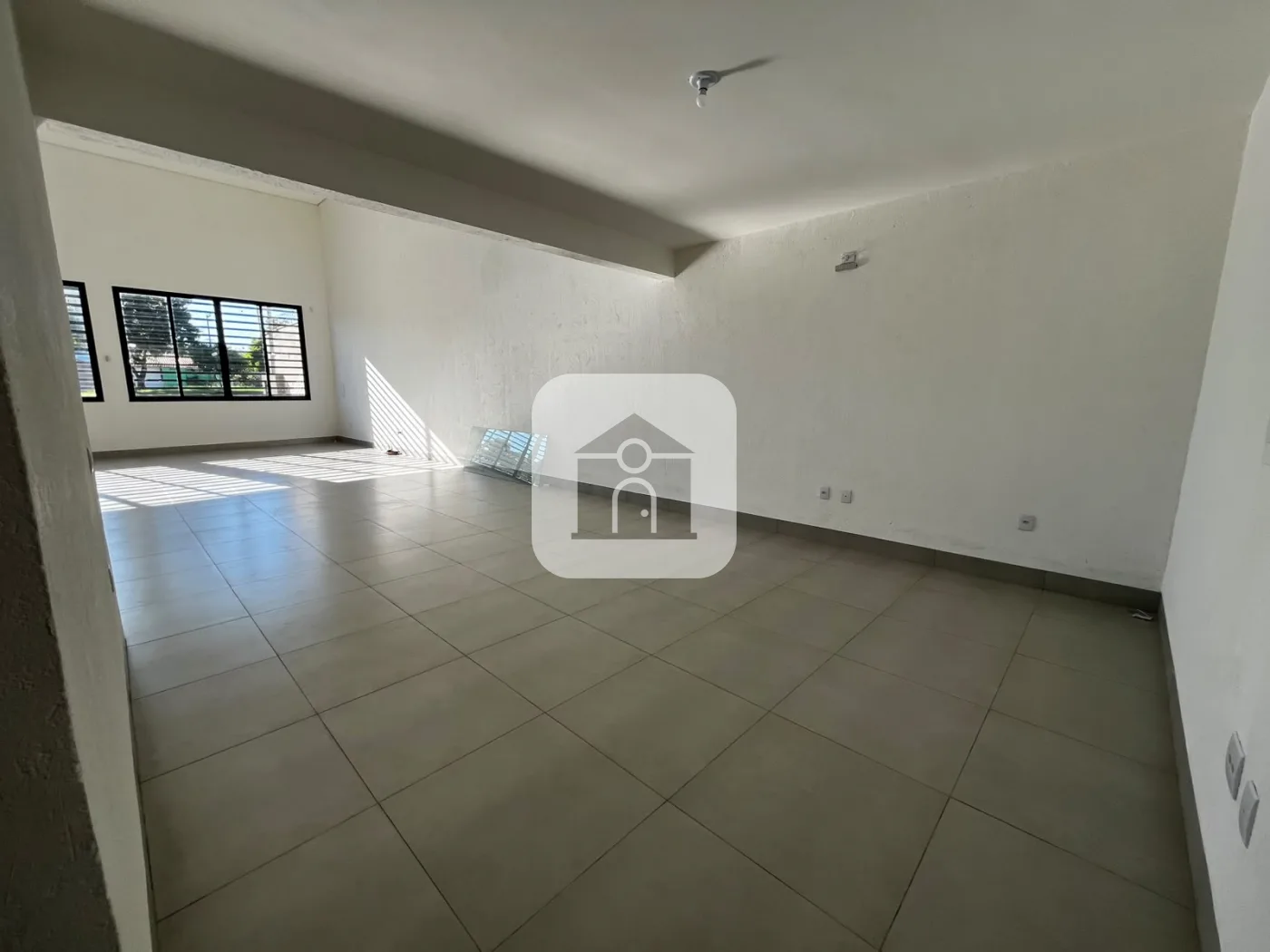 Alugar Comercial / Galp&atilde;o em Uberl&acirc;ndia R$ 7.000,00 - Foto 6