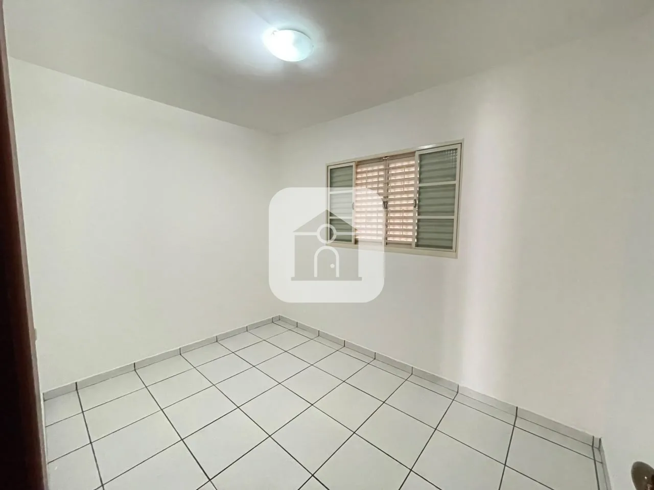 Alugar Casa / Padr&atilde;o em Uberl&acirc;ndia R$ 2.700,00 - Foto 9