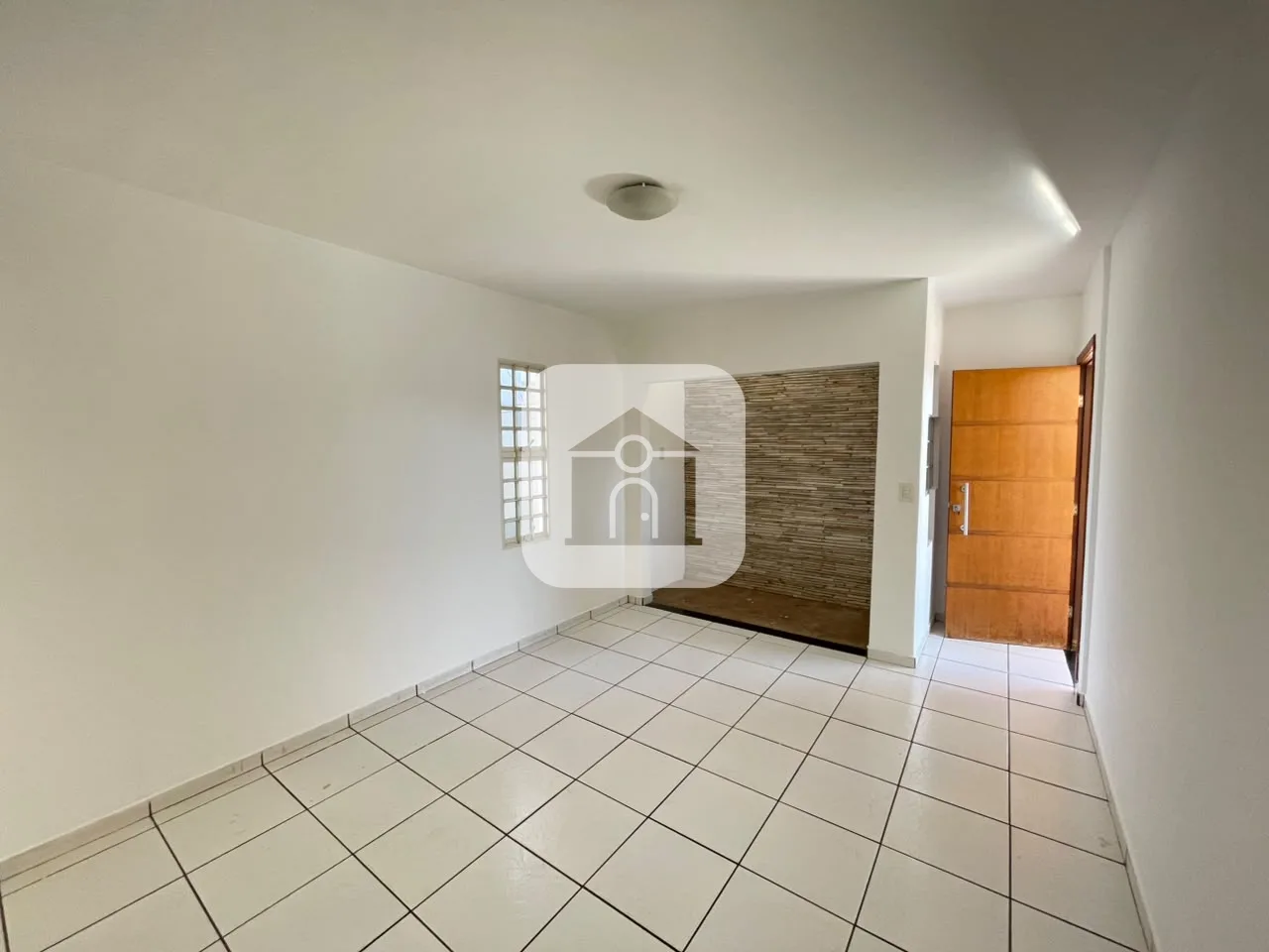 Alugar Casa / Padr&atilde;o em Uberl&acirc;ndia R$ 2.700,00 - Foto 2