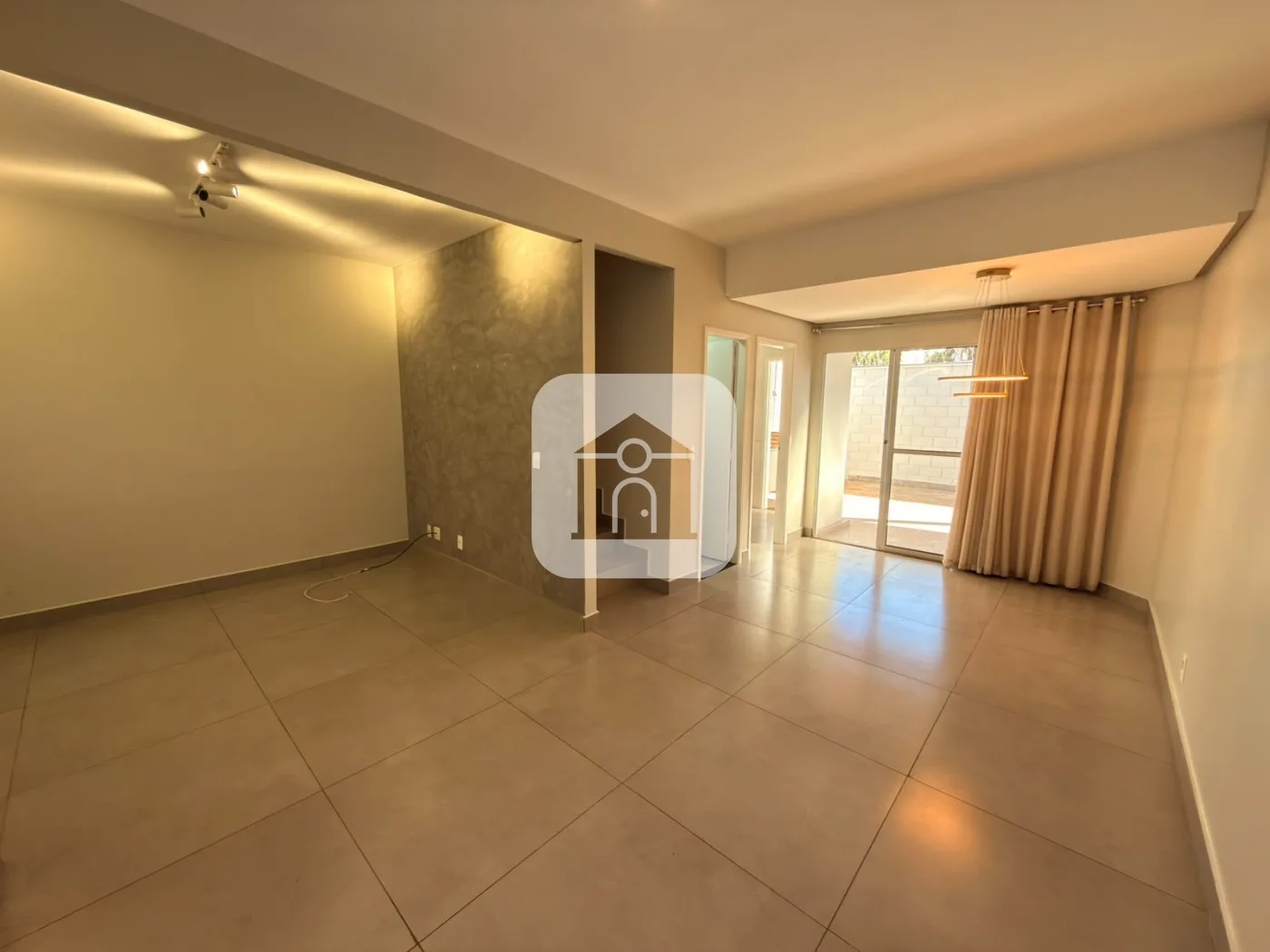 Alugar Casa / Condom&iacute;nio ou Loteamento Fechado em Uberl&acirc;ndia R$ 4.500,00 - Foto 1