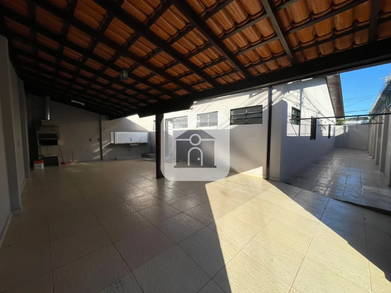 Alugar Casa / Padr&atilde;o em Uberl&acirc;ndia R$ 3.900,00 - Foto 2