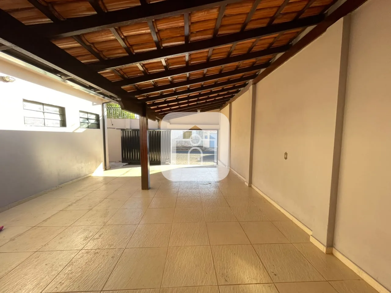 Alugar Casa / Padr&atilde;o em Uberl&acirc;ndia R$ 3.900,00 - Foto 1